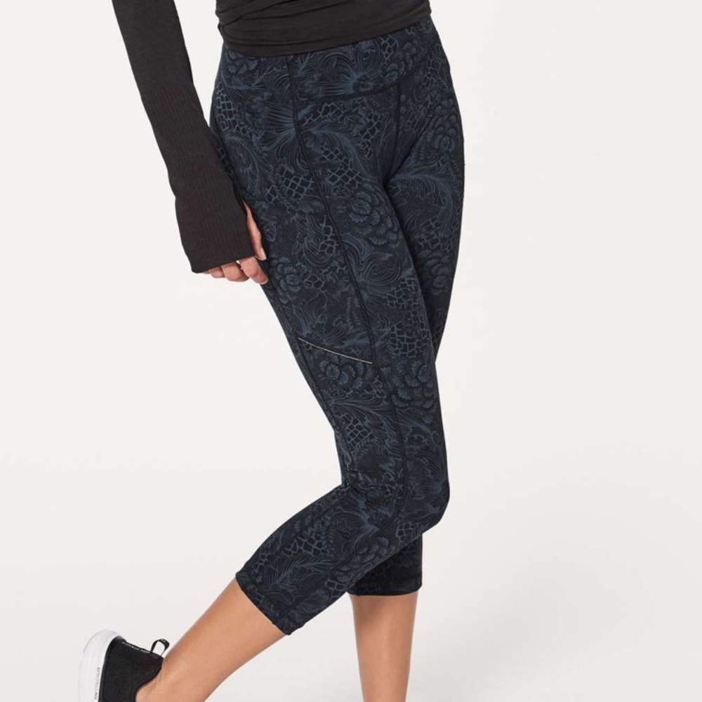 Lululemon Speed Up Crop 21” size 4